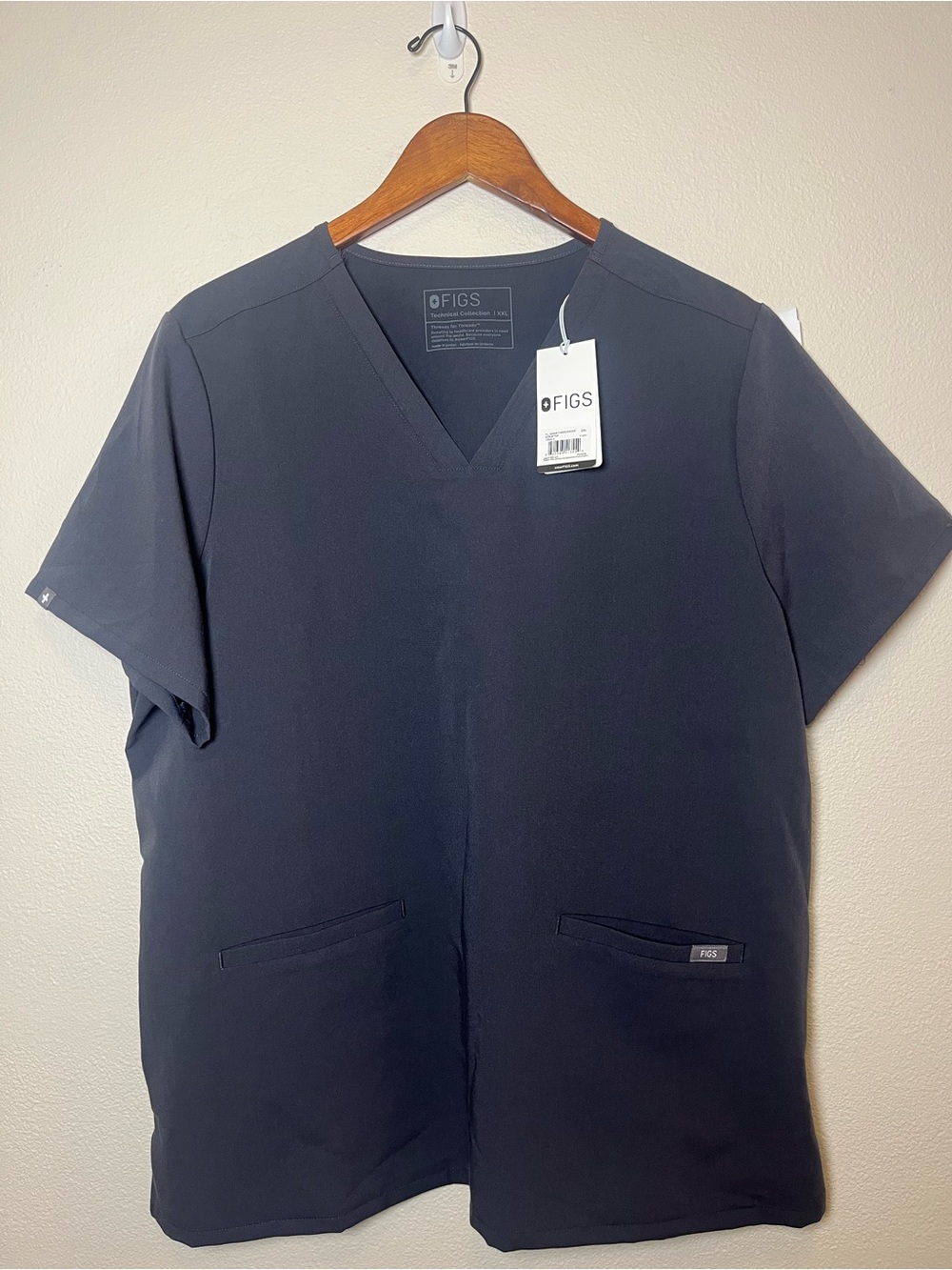 Figs Charcoal Casma 3 Pocket Scrub Top